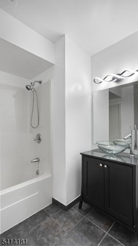 308 Passaic Ave, Harrison Town, NJ 07029