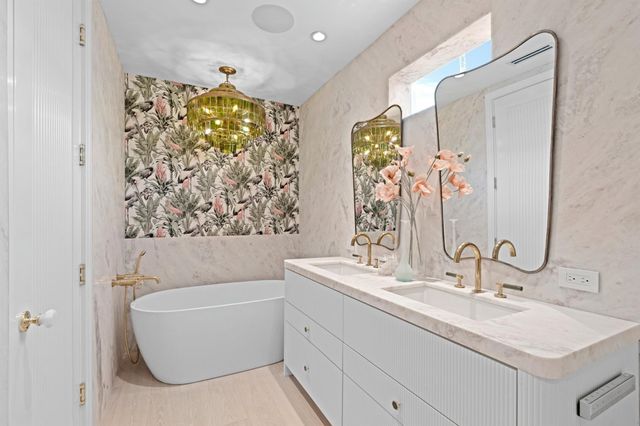 255 Royal Poinciana Way, Palm Beach, FL 33480