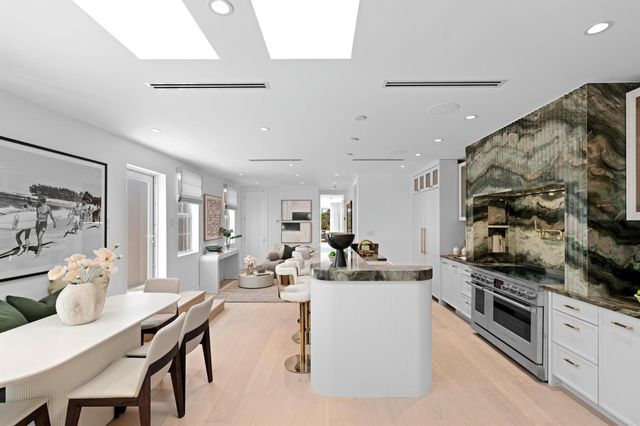 255 Royal Poinciana Way, Palm Beach, FL 33480