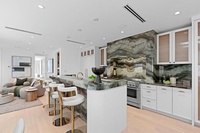 255 Royal Poinciana Way, Palm Beach, FL 33480