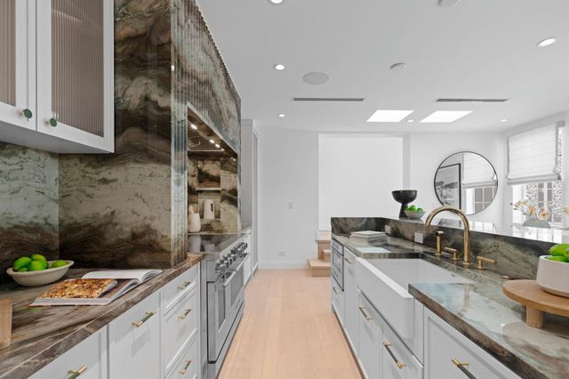 255 Royal Poinciana Way, Palm Beach, FL 33480