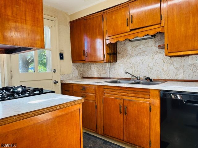 374 Raleigh Rd, Rahway City, NJ 07065