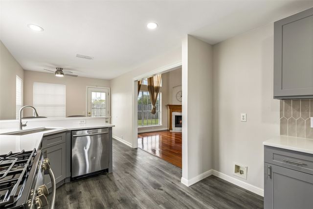 133 Hanover Street, Grand Prairie, TX 75052