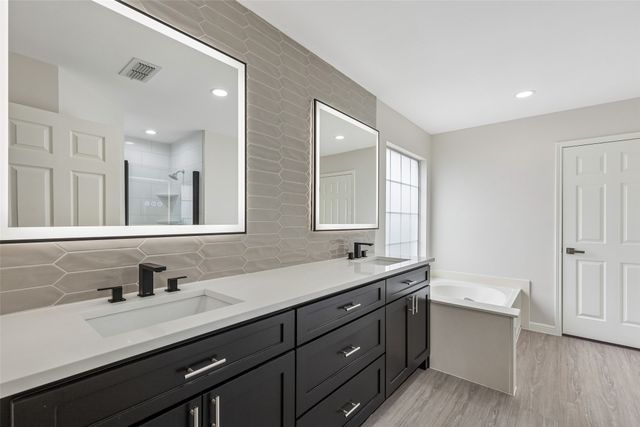 133 Hanover Street, Grand Prairie, TX 75052