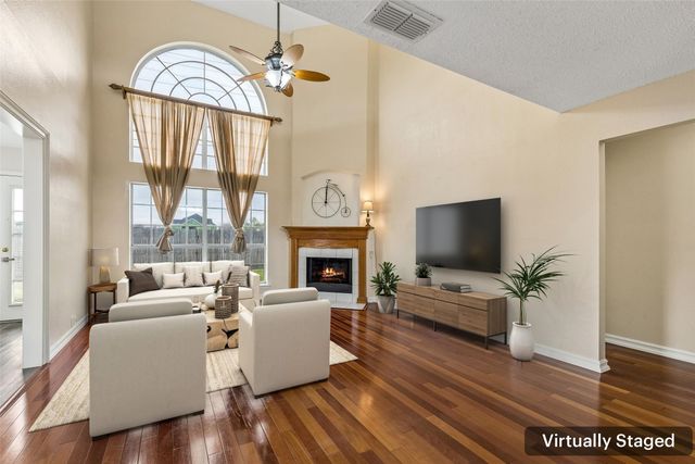 133 Hanover Street, Grand Prairie, TX 75052