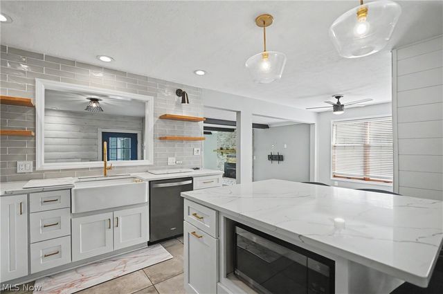 20060 Parkview Avenue, Rocky River, OH 44116