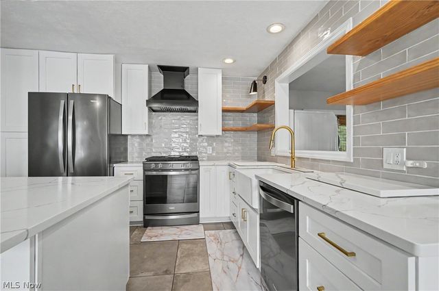 20060 Parkview Avenue, Rocky River, OH 44116