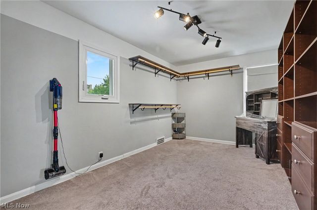 20060 Parkview Avenue, Rocky River, OH 44116