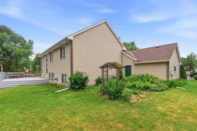 8471 Bryce Court, Inver Grove Heights, MN 55076