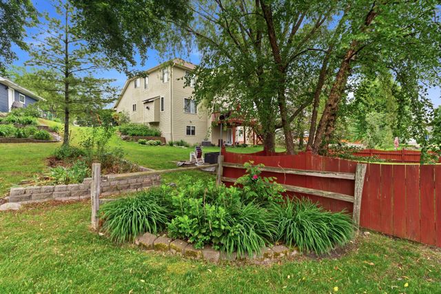 8471 Bryce Court, Inver Grove Heights, MN 55076