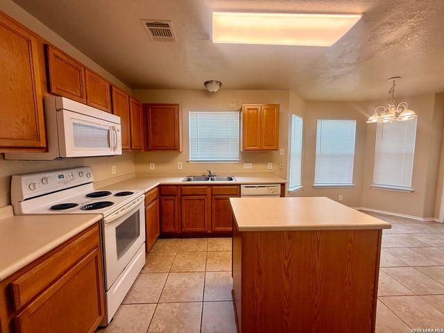 3615 DUNLAP FIELDS, Converse, TX 78109