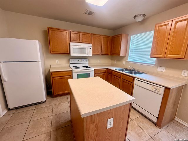 3615 DUNLAP FIELDS, Converse, TX 78109