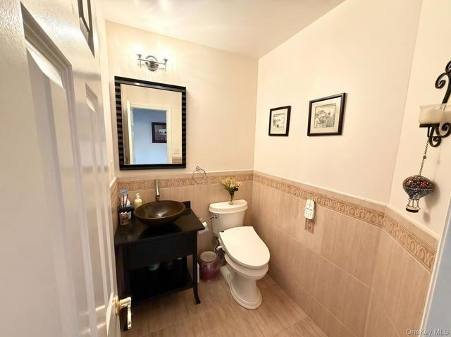 122 Walker Road, Mineola, NY 11501