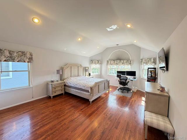 122 Walker Road, Mineola, NY 11501