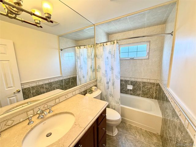 122 Walker Road, Mineola, NY 11501