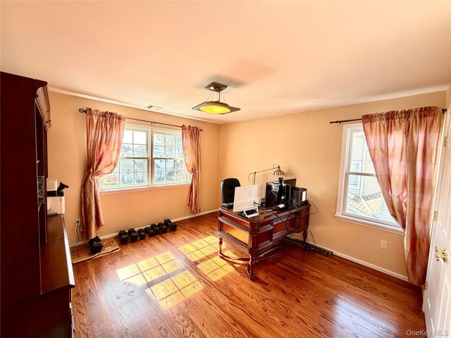 122 Walker Road, Mineola, NY 11501