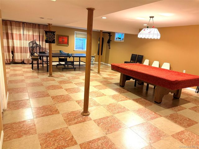 122 Walker Road, Mineola, NY 11501