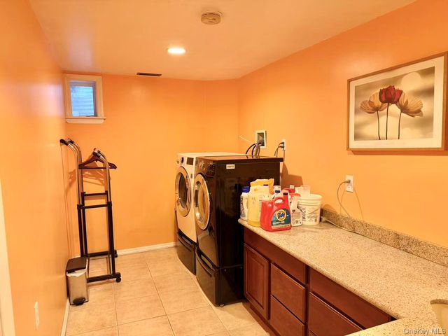 122 Walker Road, Mineola, NY 11501