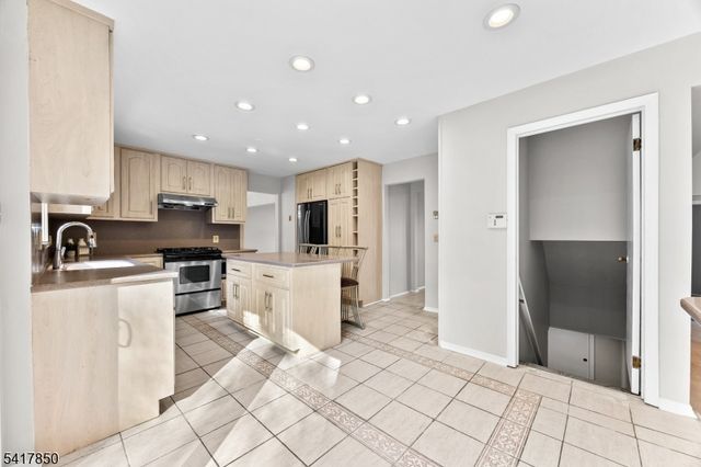 350 Parsippany Blvd, Parsippany-troy Hills Twp., NJ 07005