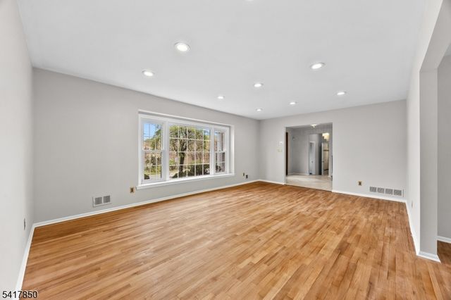 350 Parsippany Blvd, Parsippany-troy Hills Twp., NJ 07005