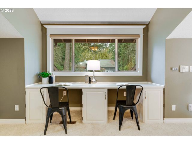 725 CARRERA Ln, Lake Oswego, OR 97034