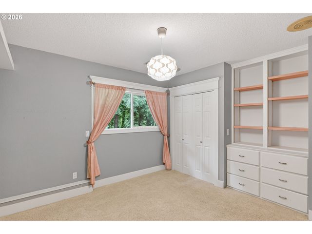 725 CARRERA Ln, Lake Oswego, OR 97034