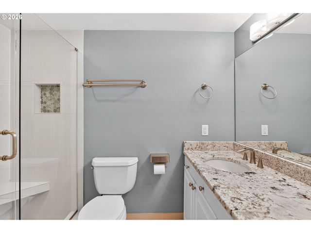 725 CARRERA Ln, Lake Oswego, OR 97034