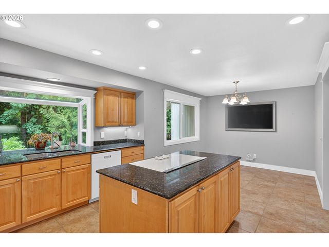 725 CARRERA Ln, Lake Oswego, OR 97034