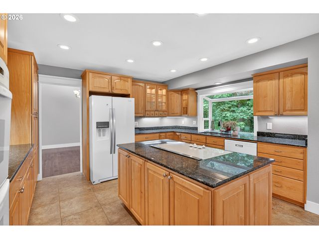 725 CARRERA Ln, Lake Oswego, OR 97034