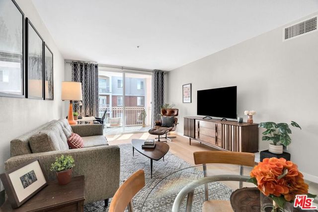 3740 Santa Rosalia Drive 302, Los Angeles, CA 90008