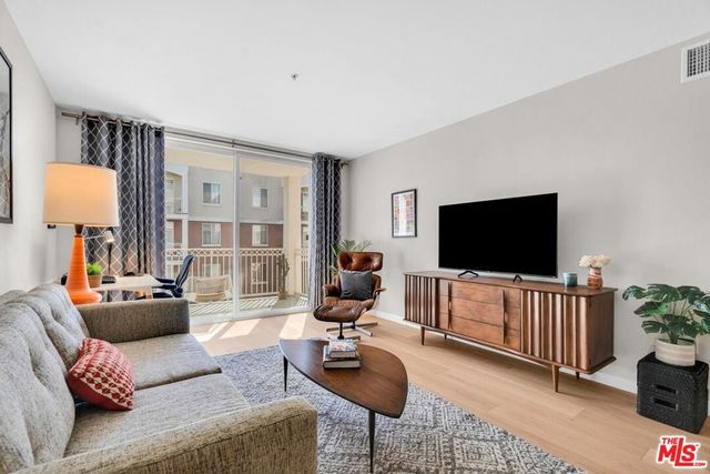 3740 Santa Rosalia Drive 302, Los Angeles, CA 90008