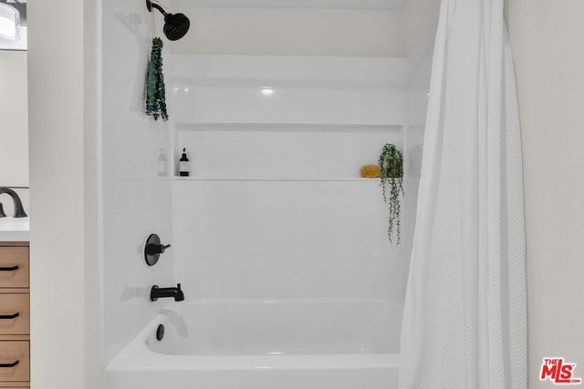 3740 Santa Rosalia Drive 302, Los Angeles, CA 90008