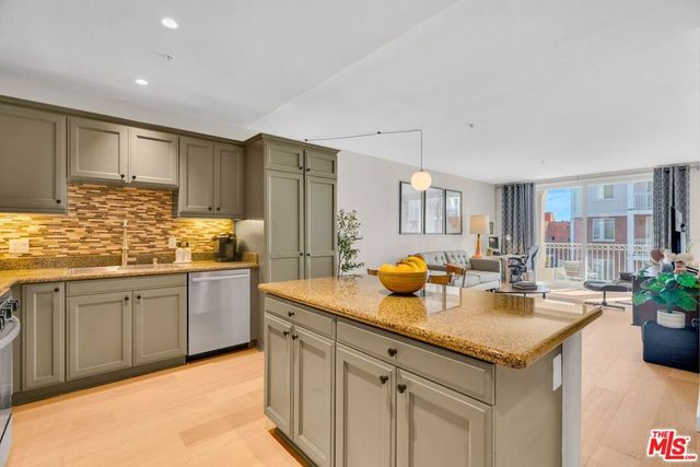 3740 Santa Rosalia Drive 302, Los Angeles, CA 90008