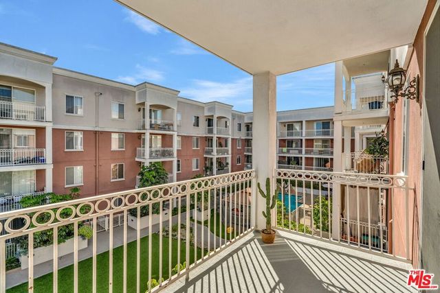 3740 Santa Rosalia Drive 302, Los Angeles, CA 90008