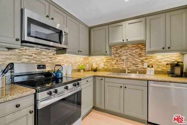 3740 Santa Rosalia Drive 302, Los Angeles, CA 90008