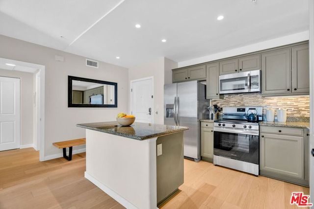 3740 Santa Rosalia Drive 302, Los Angeles, CA 90008