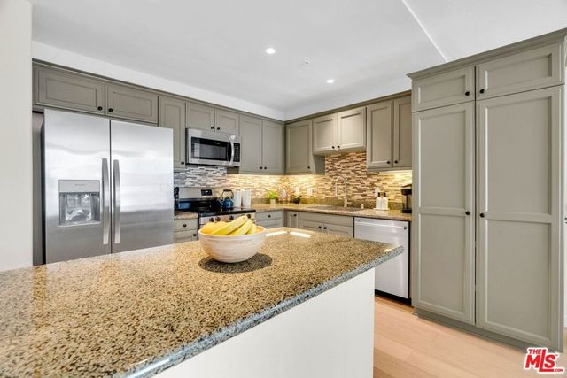 3740 Santa Rosalia Drive 302, Los Angeles, CA 90008