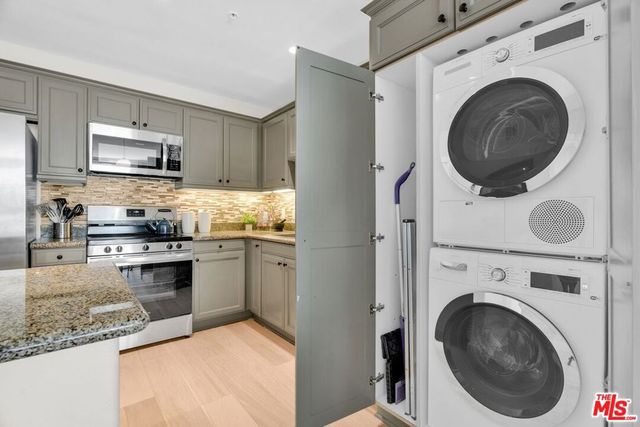 3740 Santa Rosalia Drive 302, Los Angeles, CA 90008