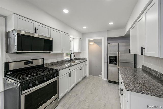 2856 Academy Street, Dearborn, MI 48124