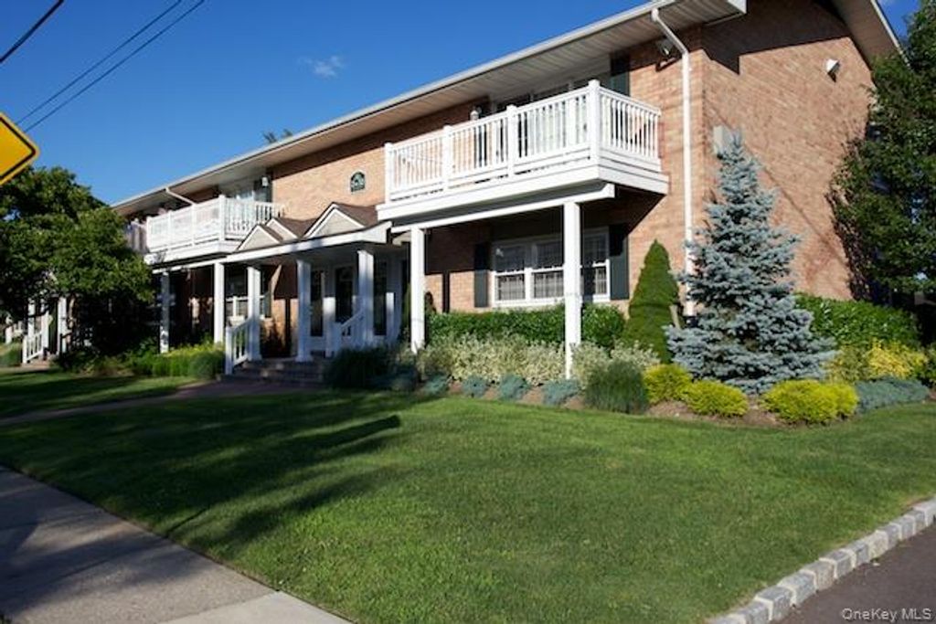 89 Claire Court 89, West Babylon, NY 11704