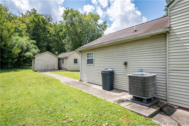 244 E Winbourne Avenue, Clarksville, IN 47129