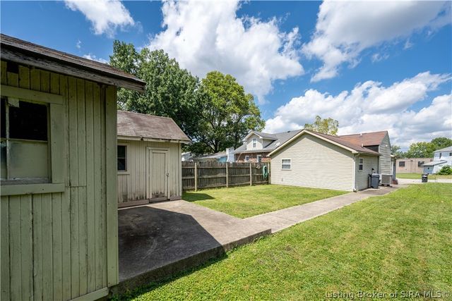 244 E Winbourne Avenue, Clarksville, IN 47129