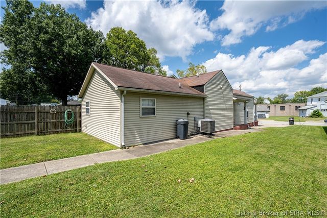 244 E Winbourne Avenue, Clarksville, IN 47129