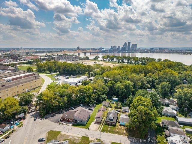 244 E Winbourne Avenue, Clarksville, IN 47129