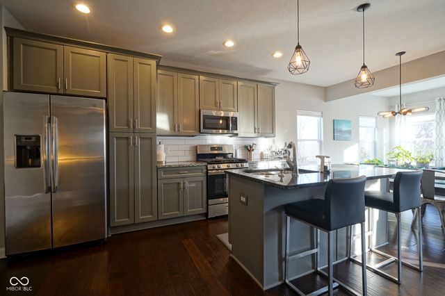 9749 Thorne Cliff Way 105, Fishers, IN 46037