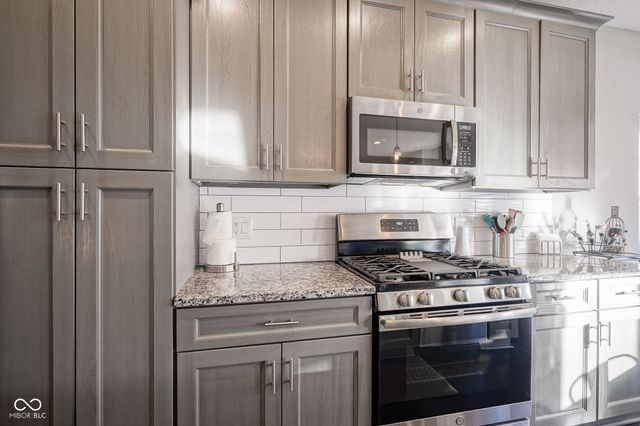 9749 Thorne Cliff Way 105, Fishers, IN 46037