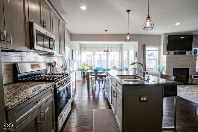 9749 Thorne Cliff Way 105, Fishers, IN 46037