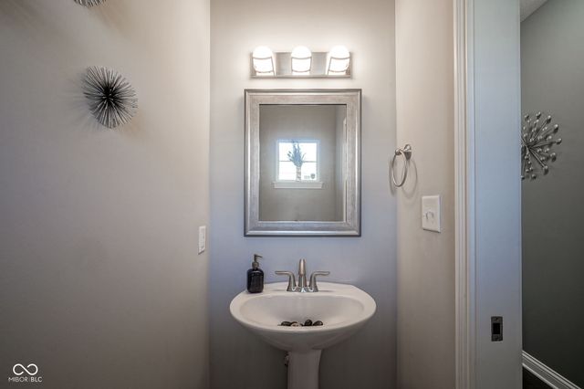 9749 Thorne Cliff Way 105, Fishers, IN 46037