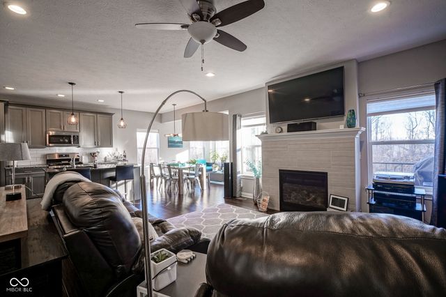 9749 Thorne Cliff Way 105, Fishers, IN 46037