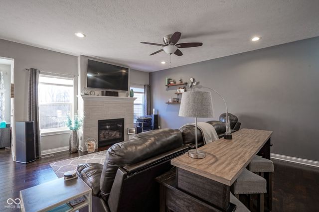 9749 Thorne Cliff Way 105, Fishers, IN 46037